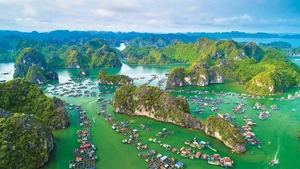 L'archipel de Cat Ba (ville de Hai Phong, au Nord-Est du Vietnam) a été sélectionné comme décor principal pour une série télévisée de neuf épisodes, adaptée du célèbre jeu en ligne League of Legends. Photo : baodautu.vn 