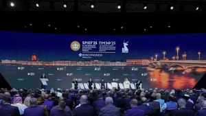 Séance plénière du SPIEF 28. Photo : VNA. 