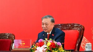 To Lam, Secrétaire général du Comité central du Parti communiste du Vietnam (XIVe mandat), répond aux questions des journalistes lors de la conférence de presse internationale tenue à l’issue de la séance de clôture du XIVe Congrès national du Parti.