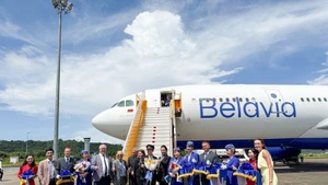 La compagnie aérienne nationale de Biélorussie, Belavia Belarusian Airlines, a officiellement inauguré, le 11 octobre, son premier vol direct reliant Minsk à l’île de Phu Quoc (Vietnam). Photo : VNA 