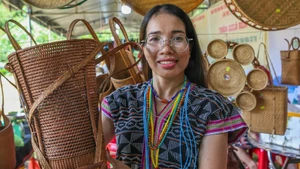 Une jeune femme Co Tu transforme Bhơ Hôồng en « village féerique » au cœur des montagnes