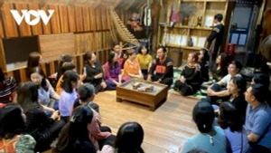 Les voix de l'ethnie E De résonnent à nouveau grâce au chant traditionnel kut.