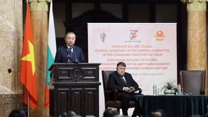 Le secrétaire général du Parti, To Lam, s'est rendu le 24 octobre à l'Université de Sofia et a prononcé un discours politique retraçant les 75 ans d'amitié entre le Vietnam et la Bulgarie. Photo : VNA 