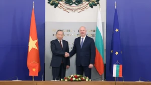Le secrétaire général du Parti communiste du Vietnam To Lam a rencontré le Premier ministre bulgare Rosen Zhelyazkov à Sofia. Photo : VNA