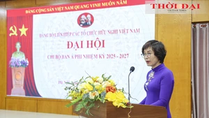Mme Tran Thi Xuan Oanh, cheffe du Département Asie-Afrique de l’Union des organisations d’amitié du Vietnam, prend la parole lors du Congrès de l'organisation du Parti du Département Asie–Afrique pour le mandat 2025-2027, le 9 juin 2025.