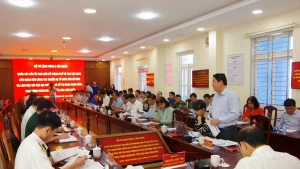 La délégation de travail en réunion avec la Zone navale 2 et les autorités locales.