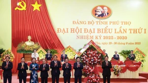 Le président de la République, Luong Cuong, assiste au premier Congrès du Comité du Parti de la province de Phu Tho, ouvert le mardi 30 septembre. Photo : VNA. 