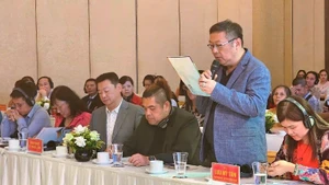 Un représentant d’un voyagiste taïwanais (Chine) partage ses impressions et recommandations à la conférence.