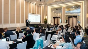 Vue d’ensemble de la cérémonie de lancement du Programme de Transformation Durable, d’Adaptation au Climat et des Océans (COAST). Photo : Ambassade du Royaume‑Uni à Hanoï.