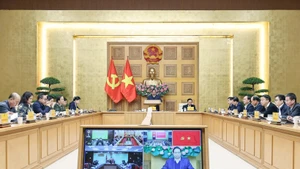 Le Premier ministre Phạm Minh Chính a présidé, le 7 janvier, une conférence en ligne pour évaluer la mise en œuvre de la « Campagne Quang Trung ». Photo : VNA. 