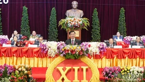 Le secrétaire général du Comité central du LPRP et président du Laos, Thongloun Sisoulith, prend la parole lors de la cérémonie d'ouverture du 12e Congrès national du Parti révolutionnaire populaire lao (LPRP) à Vientiane, le matin du 6 janvier. Photo : NDEL. 