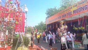 Une ambiance festive a marqué la cérémonie d’ouverture de la 2ᵉ Journée culturelle de l'ethnie Muong.