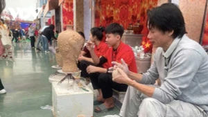 Les villages d’artisanat traditionnels au cœur de la promotion culturelle et touristique du Vietnam à la Foire d’Automne 2025