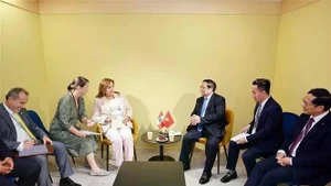 La rencontre entre le Premier ministre Pham Minh Chinh et la présidente péruvienne, Dina Boluarte. Photo: VNA 