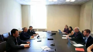 La délégation vietnamienne à une réunion bilatérale avec des représentants de la délégation américaine. Photo : VNA. 