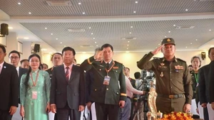Les délégués vietnamiens lors de la cérémonie. Photo : qdnd.vn 