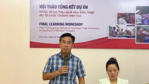 M. Pham Quang Tu, directeur adjoint national d’Oxfam au Vietnam, prend la parole lors de l’atelier. Photo : Oxfam.