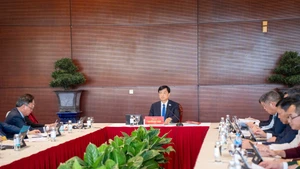 La délégation du Parti de Hanoï débat des documents soumis au XIVe Congrès du PCV