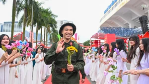 Les jeunes de la capitale partent avec enthousiasme accomplir leur service militaire