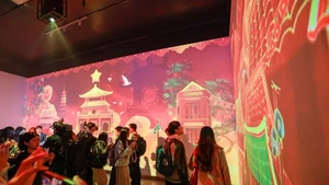 L’exposition s’appuie sur des solutions de projection numérique, d’éclairage, d’interactivité et de technologies multimédias. Photo : VNA. 