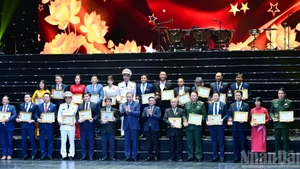 [En images] Le secrétaire général To Lam à la soirée d’hommage « Hô Chi Minh – Le chemin de l’aspiration »