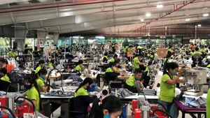 Une entreprise textile à Hung Yen participant à un programme d’amélioration des conditions de travail, de réduction de la consommation d’eau et de réutilisation des matériaux. 