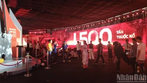 Le Pavillon 3 de l’exposition « 95 ans – Sous la lumière du drapeau du Parti » s’impose comme l’un des lieux les plus fréquentés, attirant des dizaines de milliers de visiteurs.