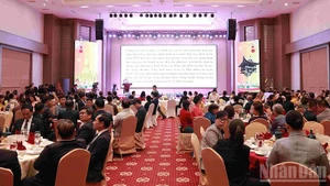 L’ambassade du Vietnam au Laos a organisé une réception sur le thème « Célébrer le Parti, célébrer l’entrée du pays dans une nouvelle ère, célébrer le Printemps de l’Année du Cheval 2026 ».