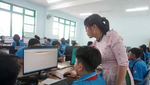 Hanoï vise 50 % des établissements scolaires appliquant l’IA d’ici 2030. Photo d’illustration : VNA 