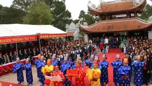 Cérémonie d’ouverture calligraphique au temple dédié à Chu Văn An, à Chi Linh. Photo : VNA 