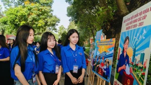 Les équipes d’information mobiles mobilisent l’opinion à l’approche des élections