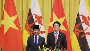 Le président de la République, Luong Cuong, et le sultan de Brunei, Haji Hassanal Bolkiah.