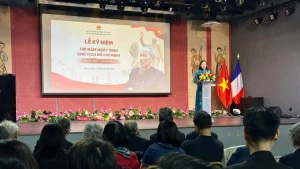 De nombreuses activités commémoratives pour le 135e anniversaire de la naissance du Président Hô Chi Minh en France