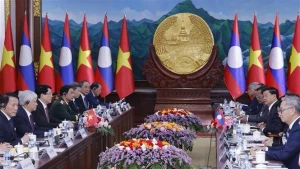 Le président vietnamien Luong Cuong rencontre le Premier ministre lao Sonexay Siphandone
