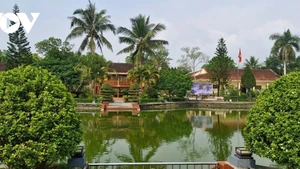 L’architecture de la zone commémorative du Président Hô Chi Minh à Nghia Lo s’inspire de celle de sa maison sur pilotis dans le Palais présidentiel à Hanoï. Photo : VOV.