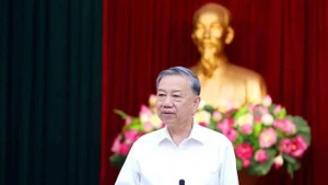 Le secrétaire général du Parti communiste du Vietnam (PCV), To Lam, s'exprime lors de la réunion. Photo : VNA. 