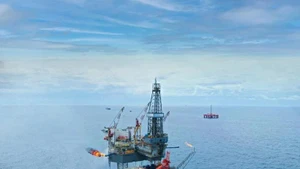 La phase 3 du projet de développement du champ pétrolier Dai Hung produit son premier flux de pétrole commercial. Photo : VNA.