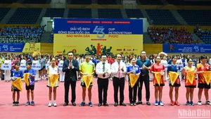 Ouverture du 43e Championnat national de tennis de table du Journal Nhân Dân