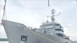 Le navire INS Darshak. Photo : VNA.