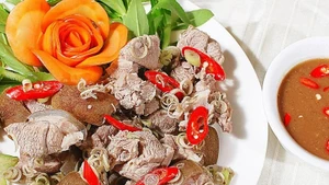 La viande de chèvre vietnamienne au jus de citron figure parmi les 36 meilleurs plats à base de chèvre au monde. Photo : Dulichninhbinh.