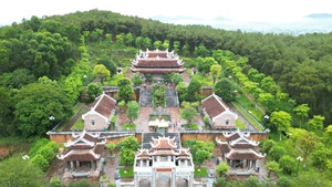 Le temple Chung Son dans le complexe du site historique national spécial de Kim Lien. Photo : NDEL.