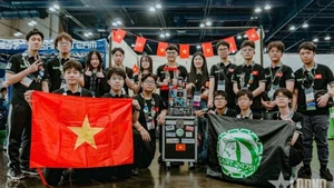 L’équipe de robotique GreenAms 24751 du lycée d’excellence Hanoï-Amsterdam. Photo : qdnd.vn
