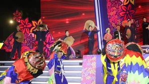 La danse du lion. Photo : VNA
