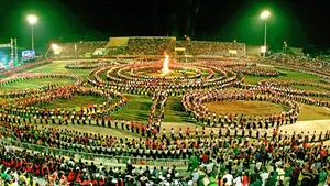 La danse « xòe » des Thaï. Photo : VNA