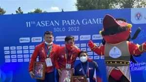 Le nageur Vo Huynh Anh Khoa remporte la première médaille d'or pour le Vietnam lors des ASEAN Para Games 12. Photo : VNA.