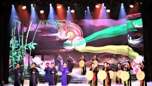 Le quan ho (chant alterné de la province de Bac Ninh) est un héritage culturel qui pénètre profondément et concrètement dans la vie culturelle et spirituelle de nombreuses personnes. Photo : Minh Tue/NDEL.