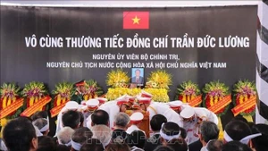 Cérémonie d’inhumation de l’ancien président Tran Duc Luong à Quang Ngai. Photo : VNA.