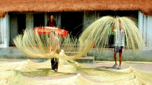 Le métier de tissage du carex de Kim Son. Photo : Centre d'information étrangère de la province de Ninh Binh.
