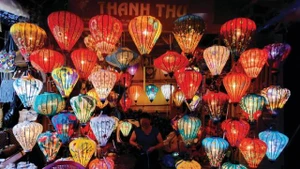 Des lanternes deviennent le symbole culturel de Hoi An. Photo : VNA.