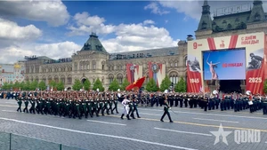 Des militaires vietnamiens à la répétition générale du défilé du 9 mai 